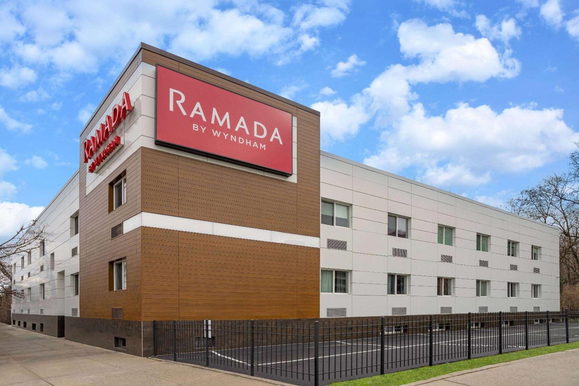 Готель Ramada By Wyndham Bronx Нью-Йорк Екстер'єр фото