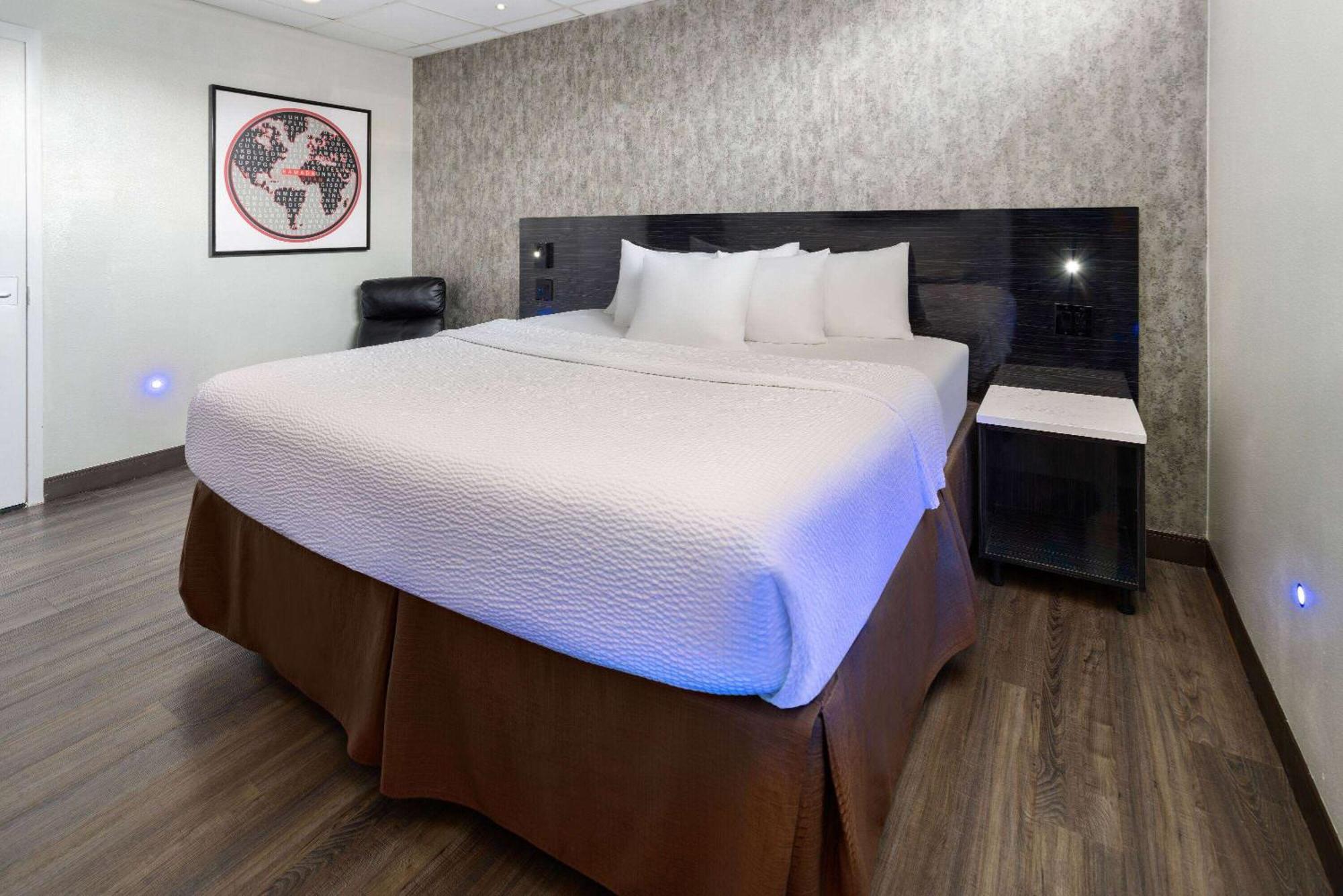 Готель Ramada By Wyndham Bronx Нью-Йорк Екстер'єр фото