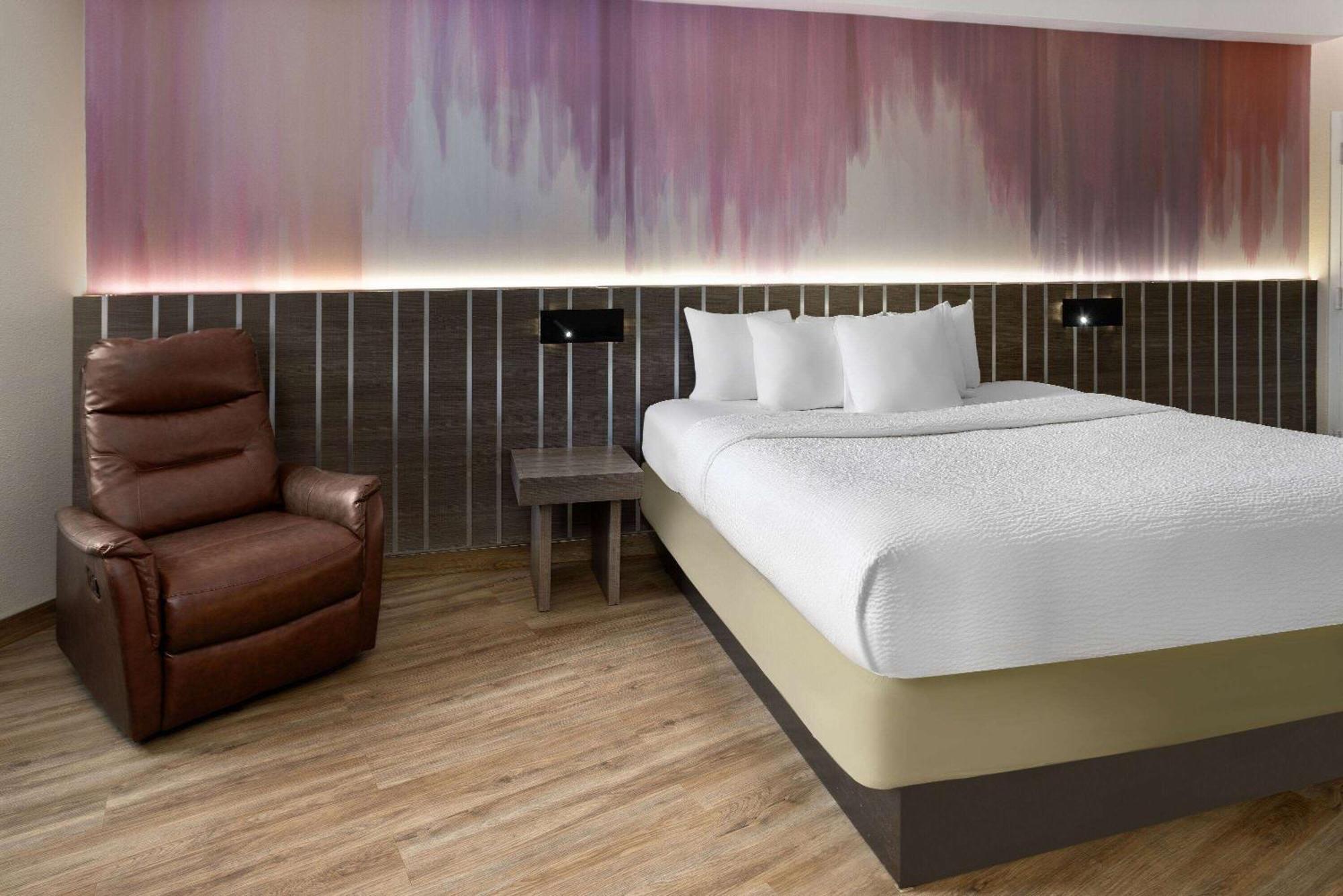 Готель Ramada By Wyndham Bronx Нью-Йорк Екстер'єр фото