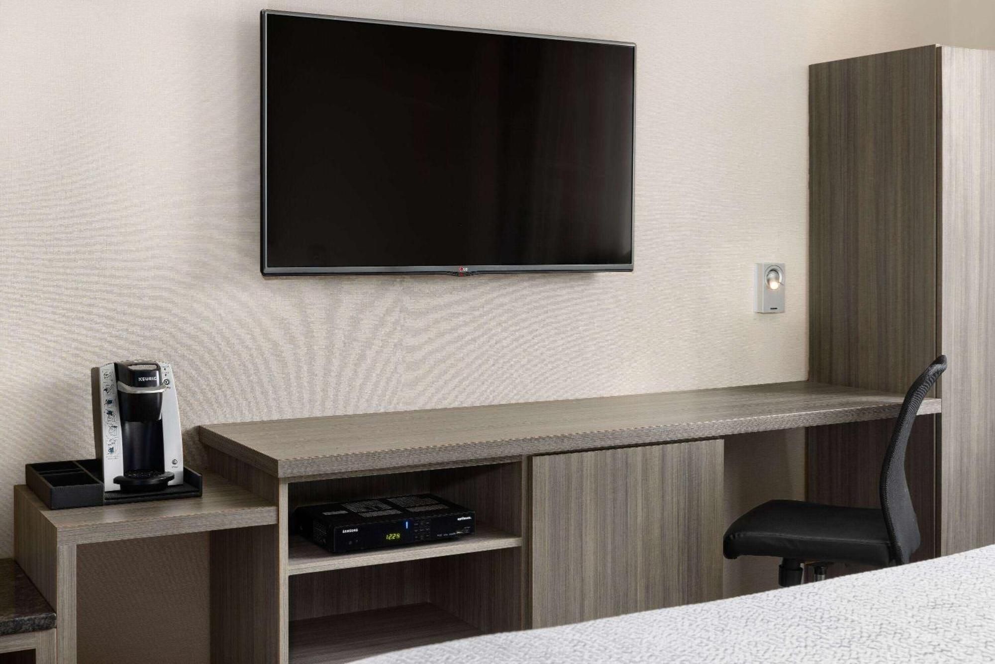 Готель Ramada By Wyndham Bronx Нью-Йорк Екстер'єр фото