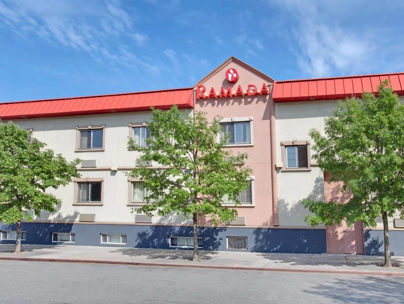 Готель Ramada By Wyndham Bronx Нью-Йорк Екстер'єр фото