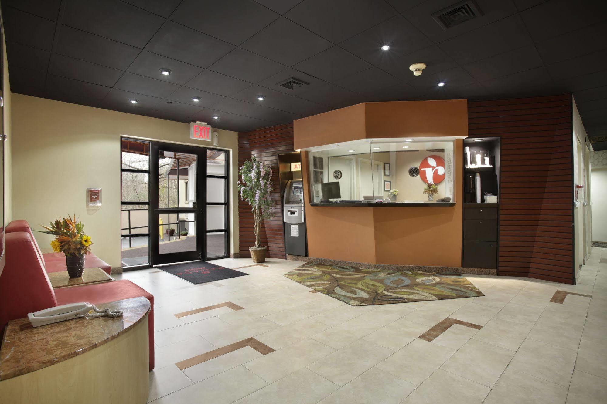 Готель Ramada By Wyndham Bronx Нью-Йорк Екстер'єр фото